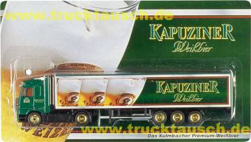 Kapuziner Weizen (Kulmbach) mit 3 schrägen Gläsern