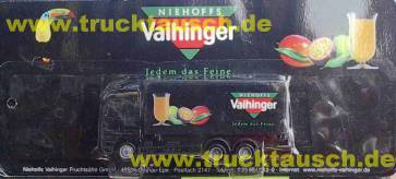 Niehoffs Vaihinger mit Glas, Früchten und Logo