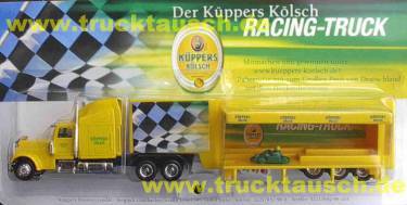 Küppers Kölsch Racing-Truck, mit Kartwagen auf offener Showbühne