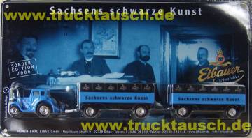 Eibauer SE 2006/2, schwarze Kunst, Traktor mit 2 Hängern, mit Männern auf Blechschild im Einsch
